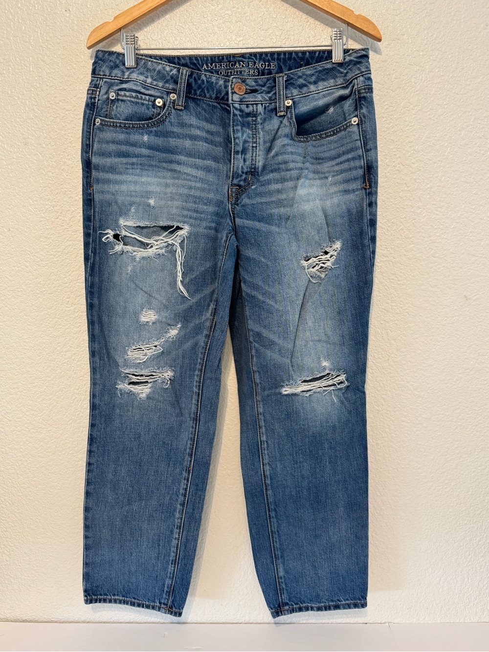 American Eagle Outfitters Distressed Blue Denim Cropped Jeans 5-Pocket